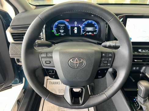 Used 2025 Toyota Camry XLE FWD image 17