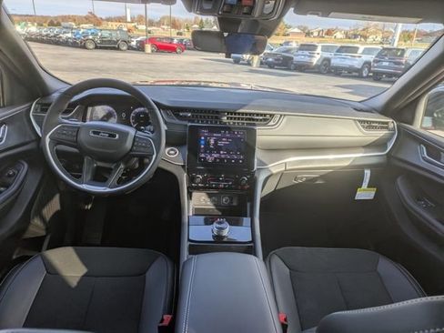 New 2025 Jeep Grand Cherokee L Altitude image 13