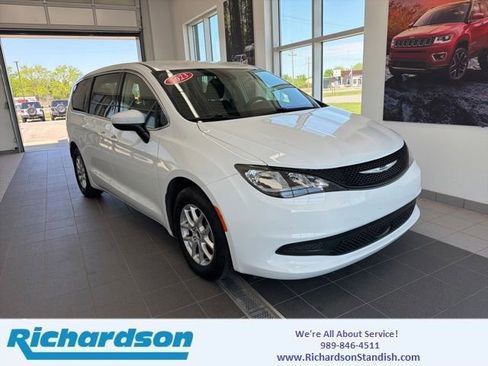 Used 2023 Chrysler Voyager LX FWD image 1