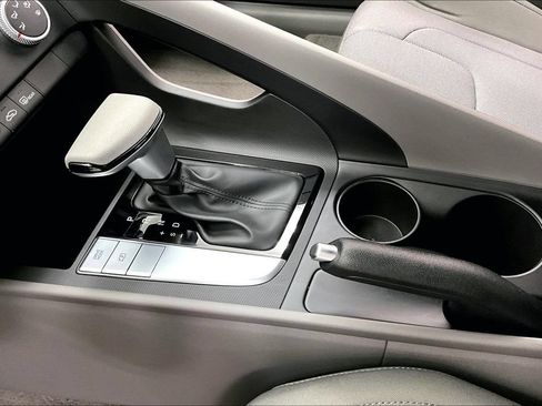 Certified 2024 Hyundai Elantra SE FWD image 14