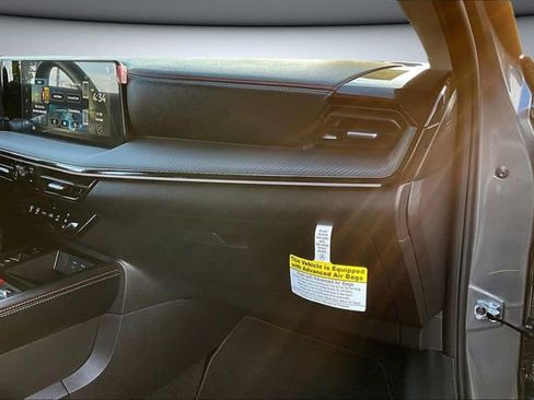 Certified 2025 Nissan Kicks SR image 25