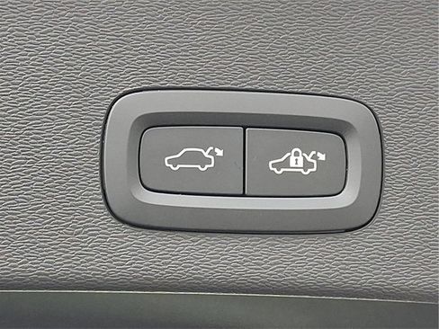 Certified 2024 Volvo C40 P8 Recharge Plus w/ Climate Package image 29