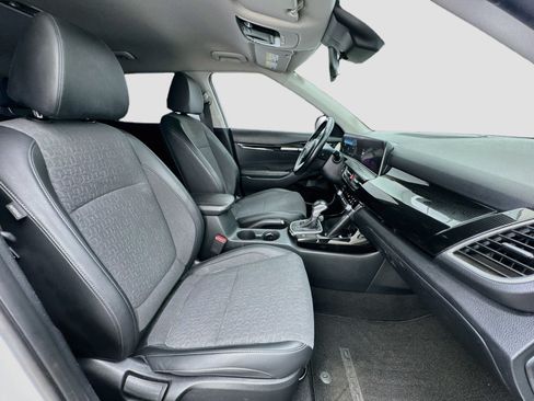 Used 2024 Kia Seltos S FWD image 19