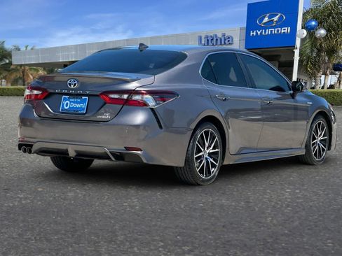 Used 2021 Toyota Camry SE w/ Audio Upgrade Package FWD image 3