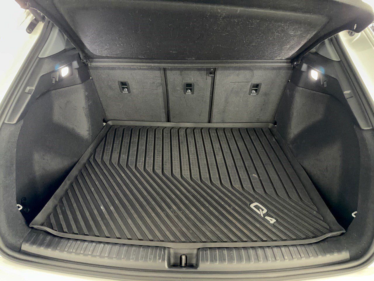 Used 2024 Audi Q4 e-tron Premium Plus AWD/4WD image 28