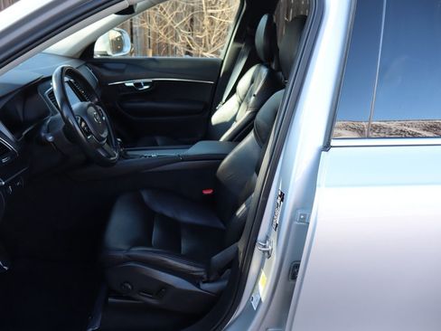 Used 2020 Volvo XC90 T6 Momentum image 19