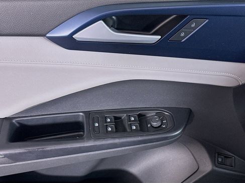 Used 2024 Volkswagen Taos SE image 15