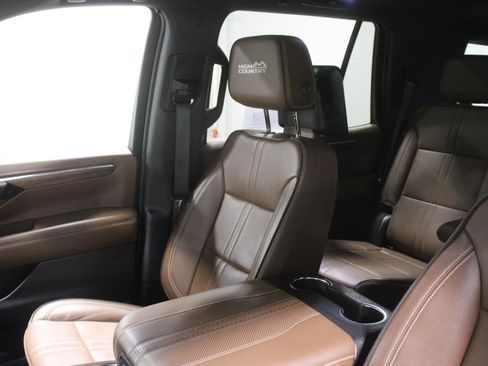 Used 2025 Chevrolet Tahoe High Country AWD/4WD image 31