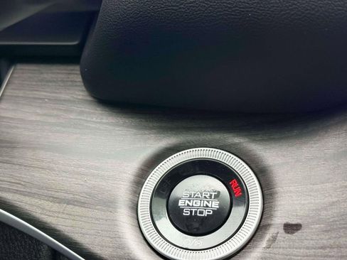 Used 2024 Jeep Grand Cherokee L Limited w/ Luxury Tech Group II image 21