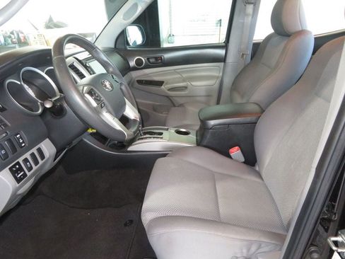 Used 2014 Toyota Tacoma PreRunner w/ TRD Sport Package RWD image 19