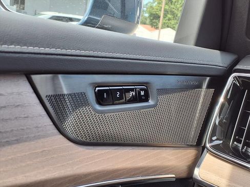 New 2026 Volvo XC90 B6 Plus w/ Protection Package Premier image 17