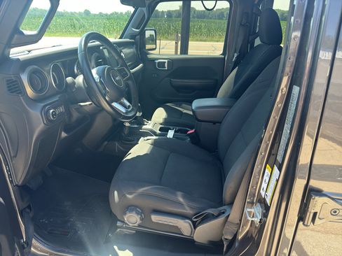 Used 2020 Jeep Gladiator Sport w/ Quick Order Package 24S AWD/4WD image 30