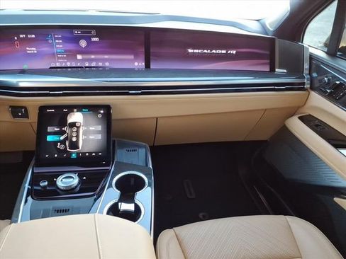 Used 2025 Cadillac Escalade IQ Sport 2 image 16