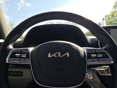 Used 2022 Kia Telluride SX w/ Towing Package FWD image 24