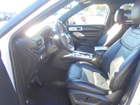 Used 2021 Ford Explorer Platinum w/ Equipment Group 601A image 2