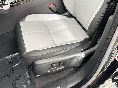 Used 2026 Land Rover Range Rover Velar S image 16