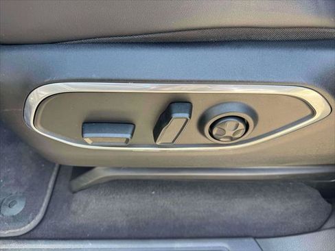Used 2022 Jeep Wagoneer Series III AWD/4WD image 18