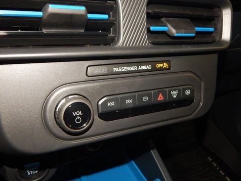 New 2025 Ford Maverick XLT w/ XLT Luxury Package image 23