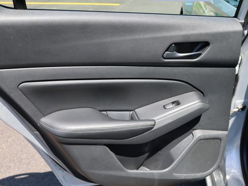 Used 2024 Nissan Altima 2.5 SV FWD image 13