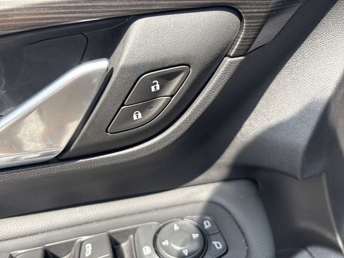 Used 2024 GMC Terrain SLE FWD image 19