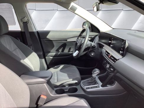 Used 2025 Kia Seltos LX AWD/4WD image 13