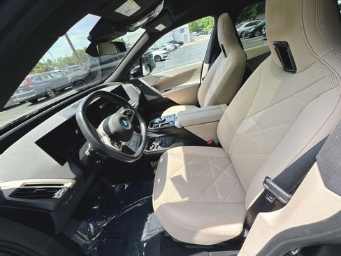 Used 2024 BMW iX xDrive50 w/ Premium Package AWD/4WD image 10