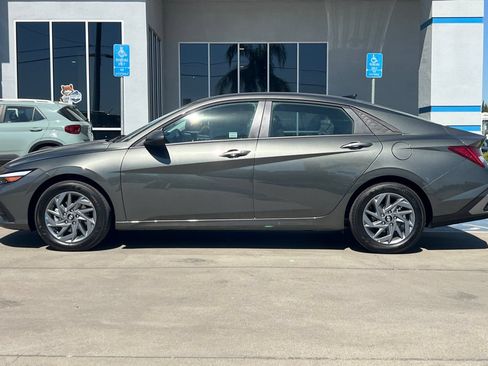 Used 2026 Hyundai Elantra Hybrid FWD image 8