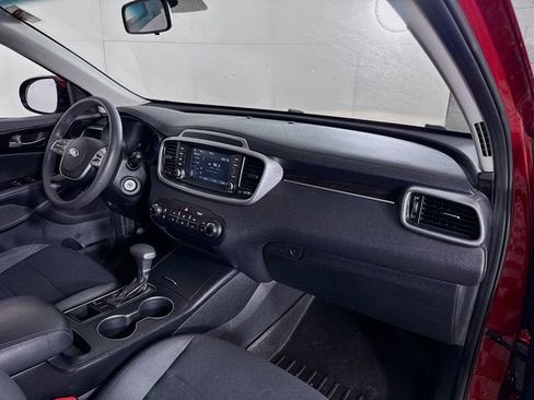 Certified 2020 Kia Sorento LX image 27
