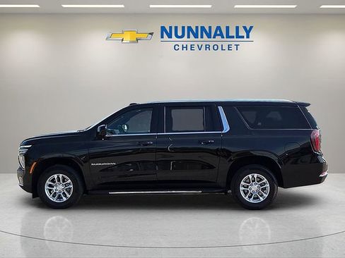 Certified 2025 Chevrolet Suburban LT AWD/4WD image 2