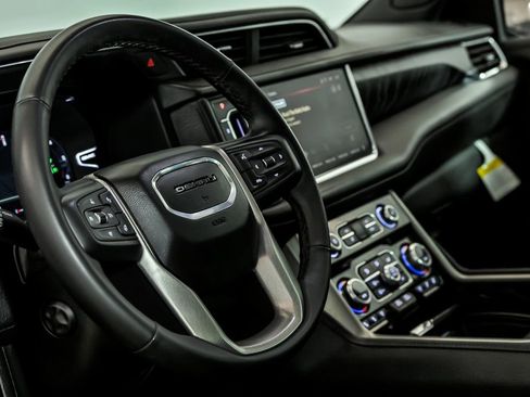 Used 2023 GMC Yukon XL Denali AWD/4WD image 17