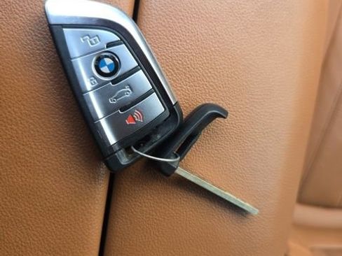 Used 2022 BMW X5 xDrive40i w/ M Sport Package AWD/4WD image 24