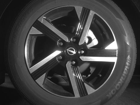 Used 2025 Nissan Sentra SV FWD image 14