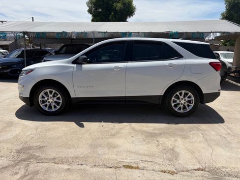 Used 2018 Chevrolet Equinox LS AWD/4WD image 2