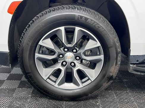 Used 2022 Chevrolet Suburban LT w/ LT Signature Plus Package AWD/4WD image 10