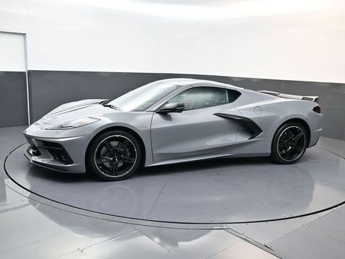 Used 2024 Chevrolet Corvette Stingray Coupe w/ Z51 Performance Package image 6
