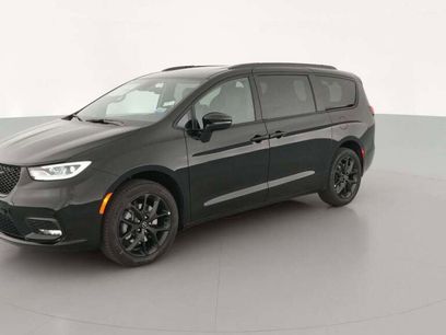New 2026 Chrysler Pacifica Limited w/ S Appearance Package