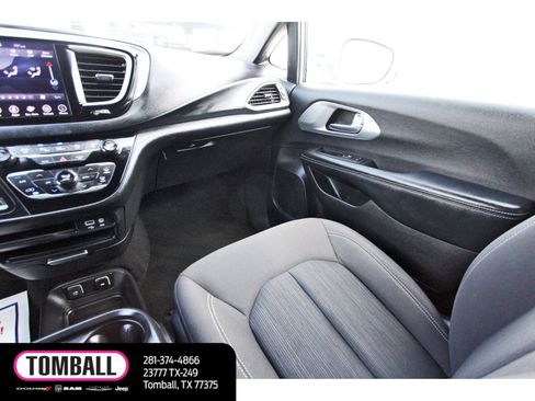Used 2020 Chrysler Pacifica Touring w/ Advanced Safetytec Group image 11
