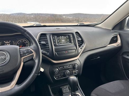 Used 2015 Jeep Cherokee Latitude image 25