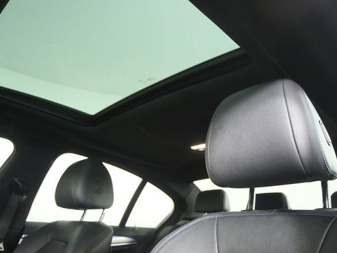 Used 2019 BMW 530i w/ M Sport Package image 11