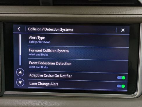 Used 2021 GMC Yukon Denali w/ Denali Premium Package image 10