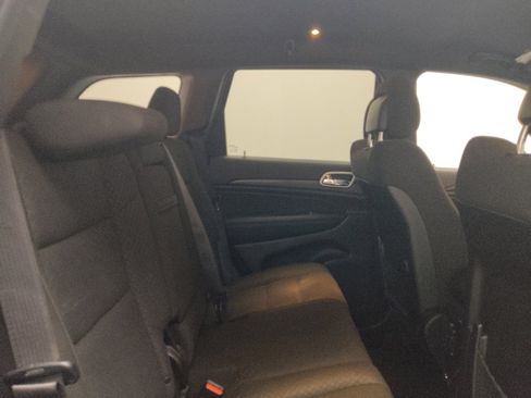 Used 2021 Jeep Grand Cherokee Laredo AWD/4WD image 19