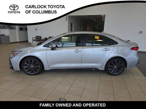 Used 2025 Toyota Corolla SE w/ Convenience Package FWD image 3