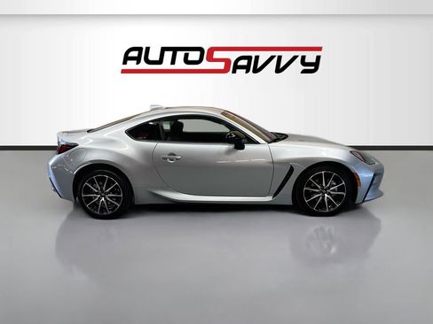 Used 2026 Toyota GR86 w/ ALL Weather Mat Package (TMS) RWD image 8