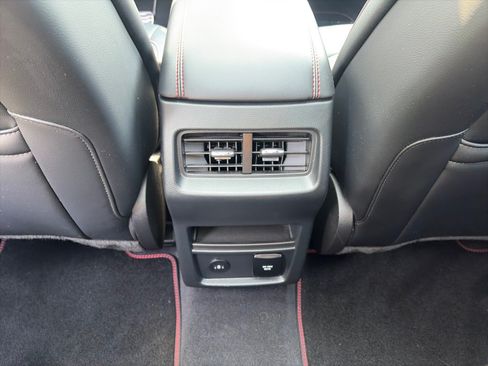 Used 2024 Ford Edge ST-Line w/ Class II Trailer Tow Package AWD/4WD image 13