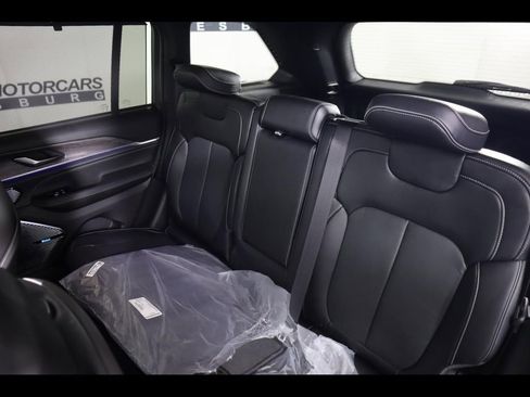 New 2024 Jeep Grand Cherokee Overland w/ Luxury Tech Group IV AWD/4WD image 26