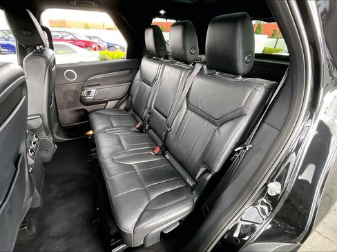 Used 2017 Land Rover Discovery HSE image 18