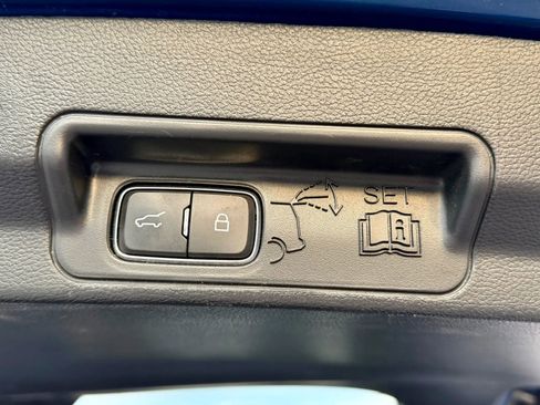 Used 2022 Ford Explorer Limited image 42