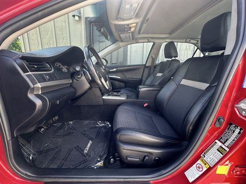 Used 2014 Toyota Camry SE FWD image 6