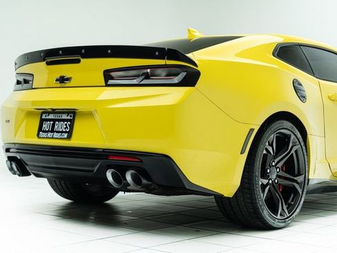 Used 2018 Chevrolet Camaro SS RWD image 14