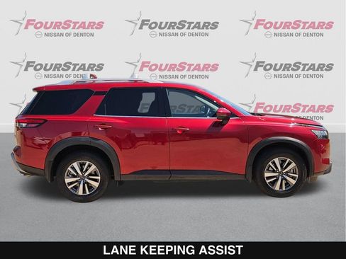 Used 2023 Nissan Pathfinder SL w/ Black Appearance Package FWD image 3